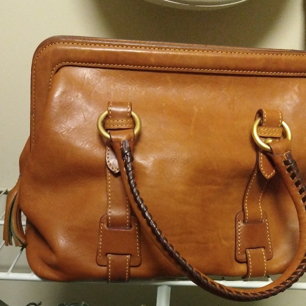 Dooney & Bourke Elegant Tan Leather Handbag